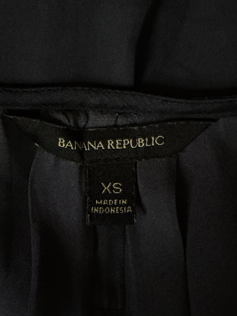 Banana Republic Satin Blouse Top Shirt Pleated V Neck Sleeveless Navy Blue XS - Picture 4 of 5